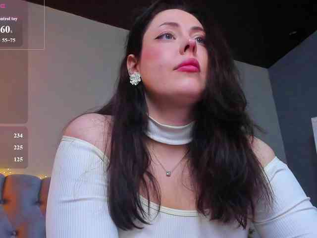 HottyAlba webcam