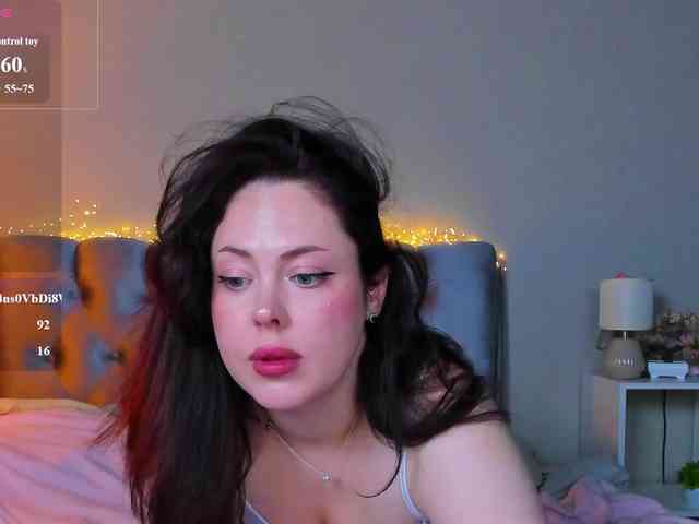 HottyAlba webcam
