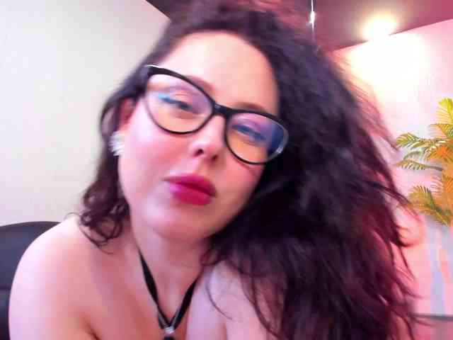 HottyAlba webcam