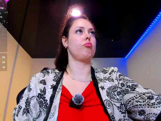 HottyAlba webcam