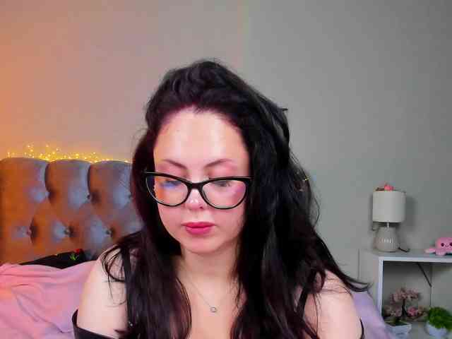 HottyAlba webcam