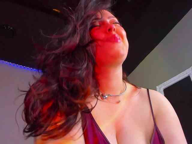 HottyAlba webcam