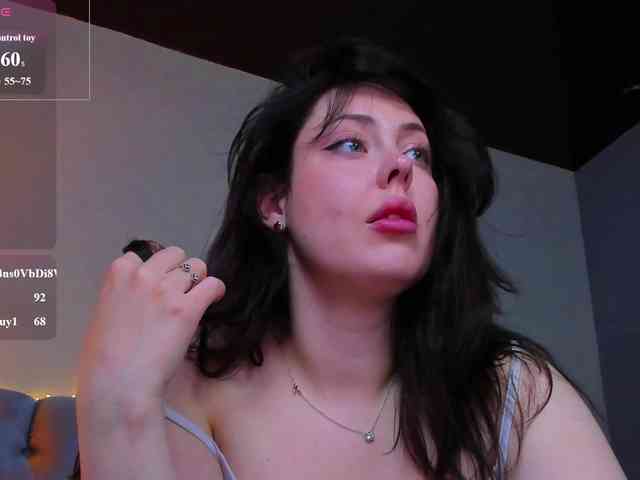 HottyAlba webcam