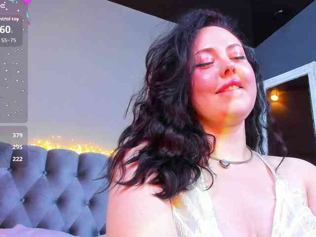 HottyAlba webcam