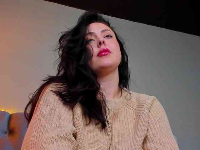 HottyAlba webcam
