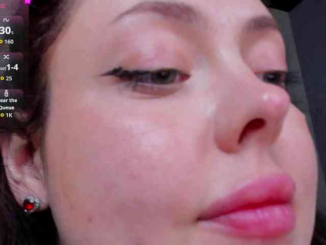 HottyAlba webcam