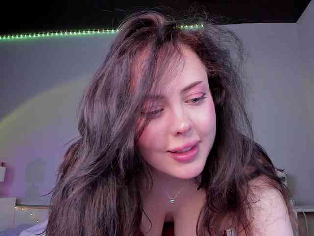HottyAlba webcam