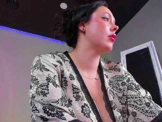 HottyAlba webcam