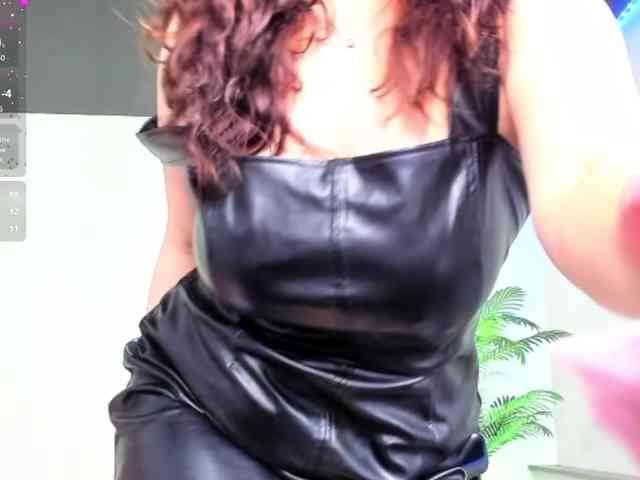 HottyAlba webcam