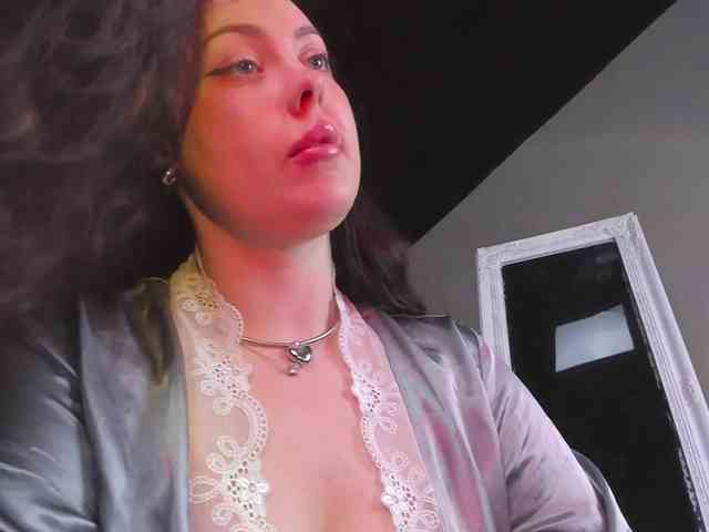 HottyAlba webcam