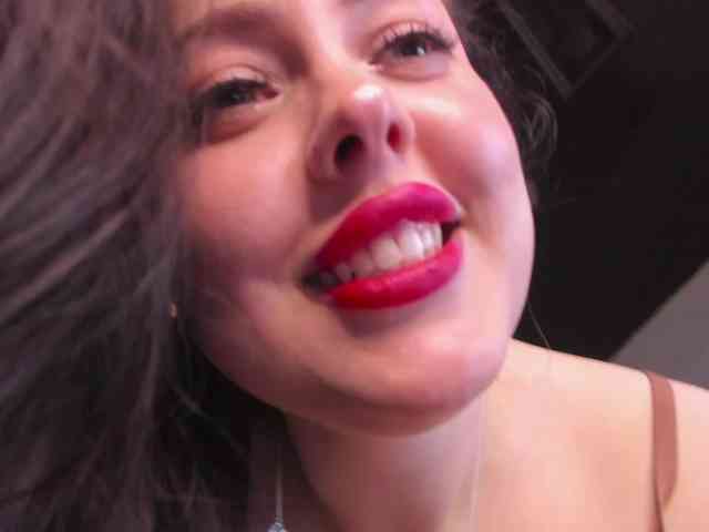 HottyAlba webcam