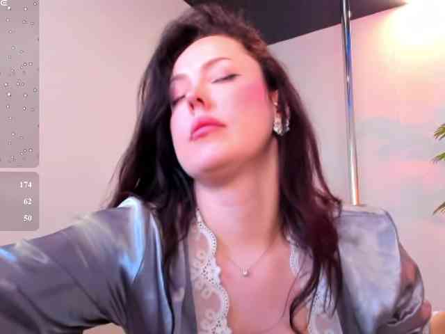 HottyAlba webcam