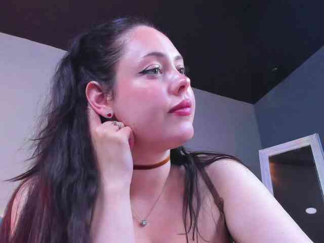 HottyAlba webcam