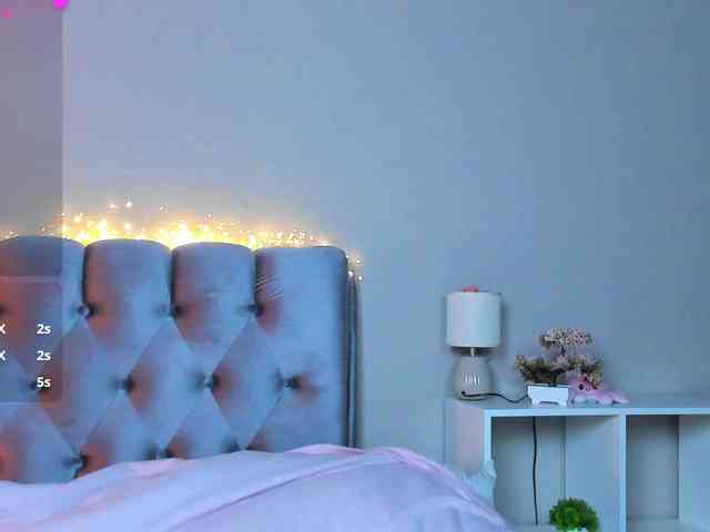 HottyAlba webcam