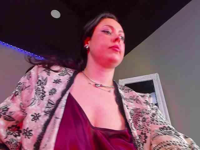 HottyAlba webcam
