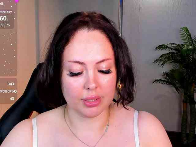 HottyAlba webcam