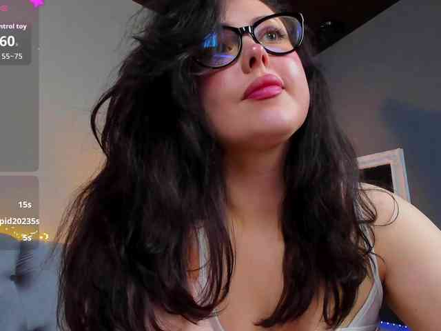 HottyAlba webcam