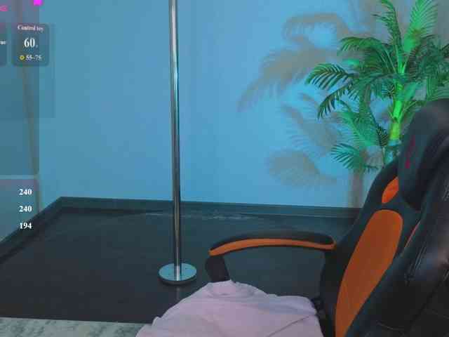 HottyAlba webcam