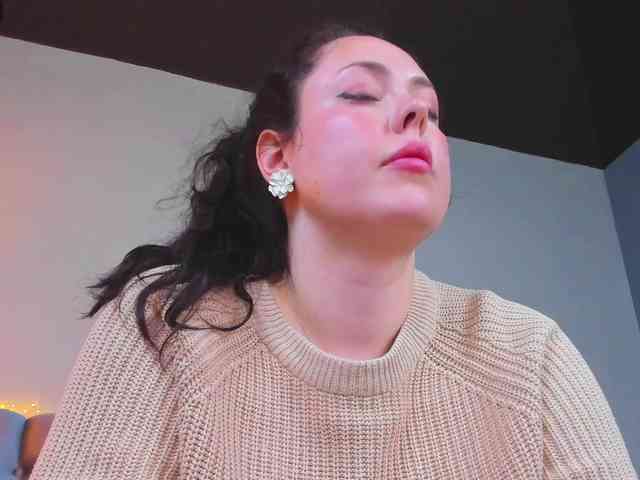 HottyAlba webcam