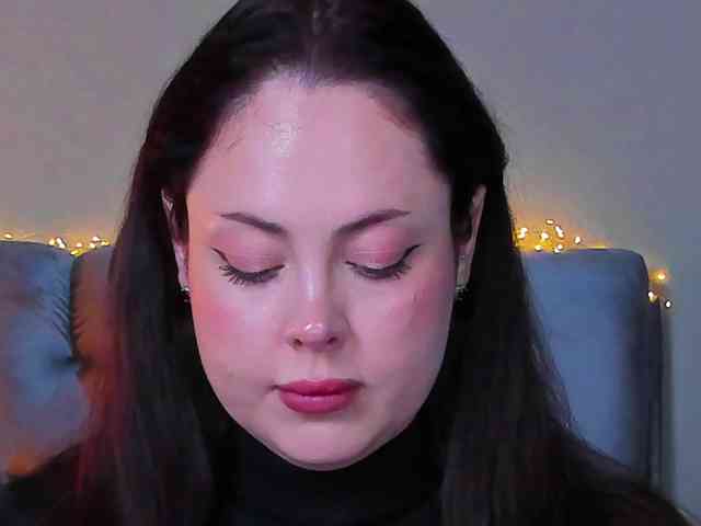 HottyAlba webcam