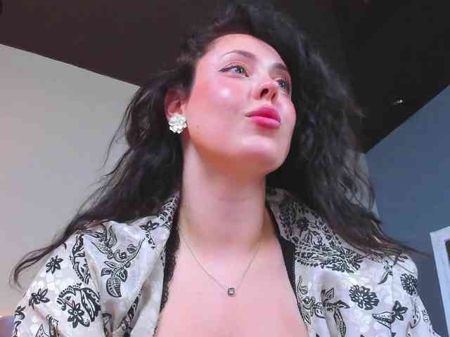 HottyAlba webcam