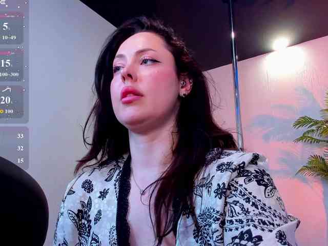 HottyAlba webcam
