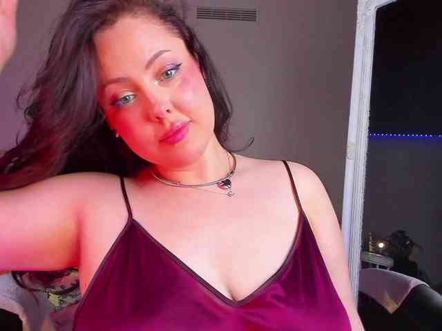 HottyAlba webcam