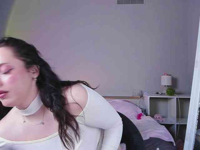 HottyAlba webcam