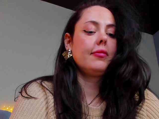 HottyAlba webcam