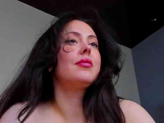 HottyAlba webcam