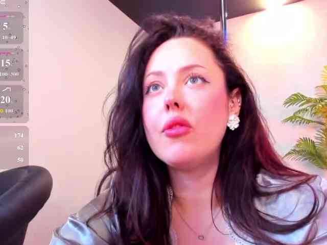 HottyAlba webcam