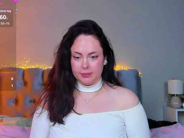HottyAlba webcam