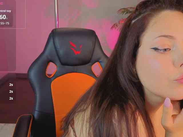 HottyAlba webcam