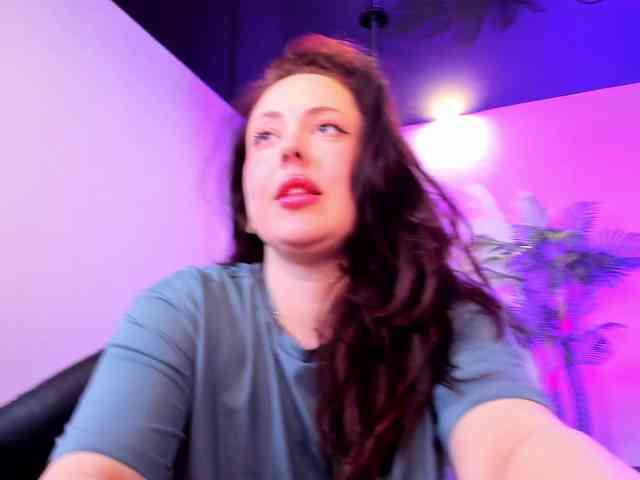 HottyAlba webcam
