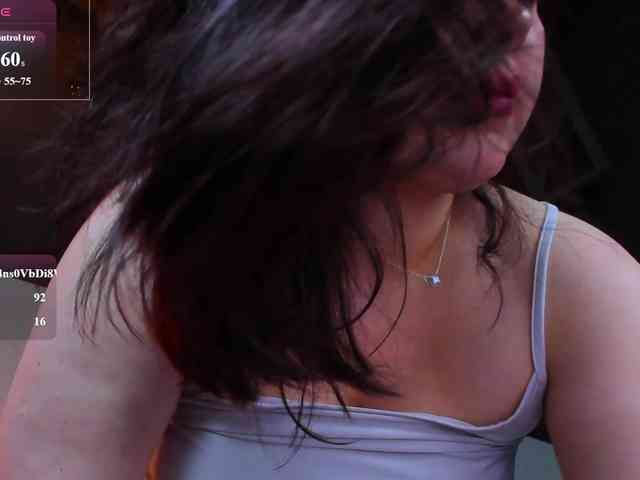 HottyAlba webcam