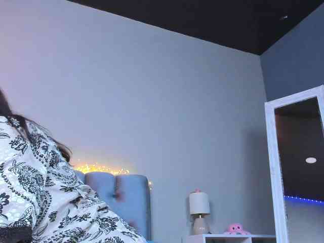 HottyAlba webcam