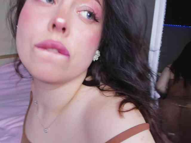 HottyAlba webcam