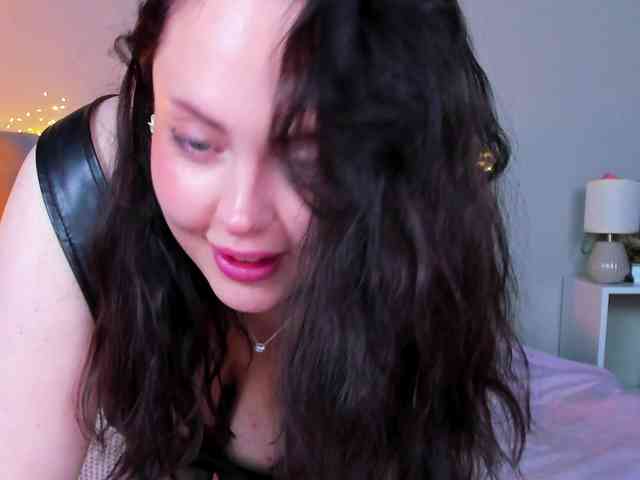 HottyAlba webcam
