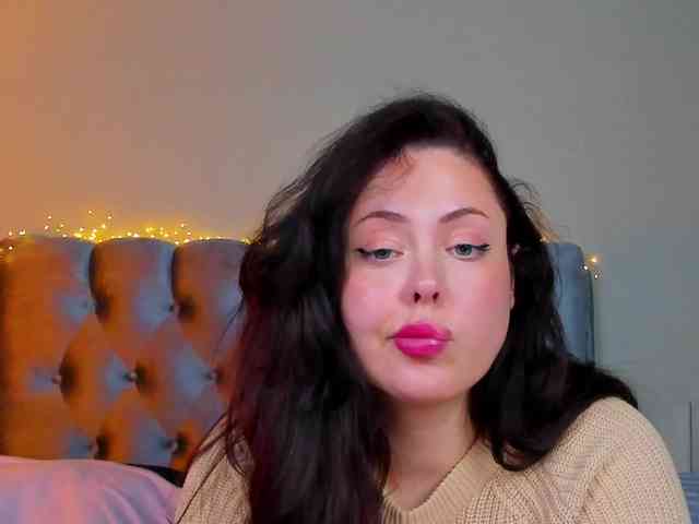 HottyAlba webcam