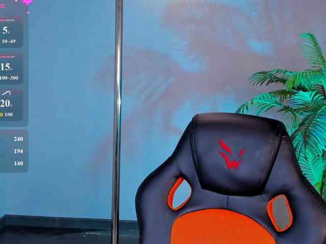HottyAlba webcam