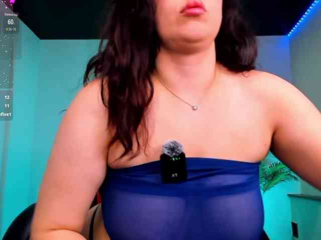 HottyAlba webcam