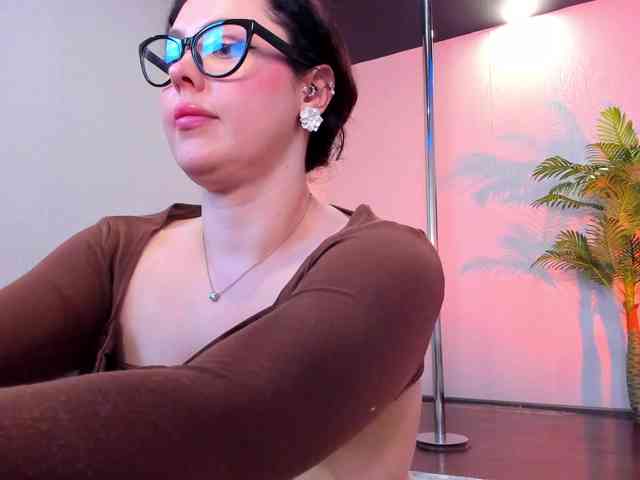 HottyAlba webcam