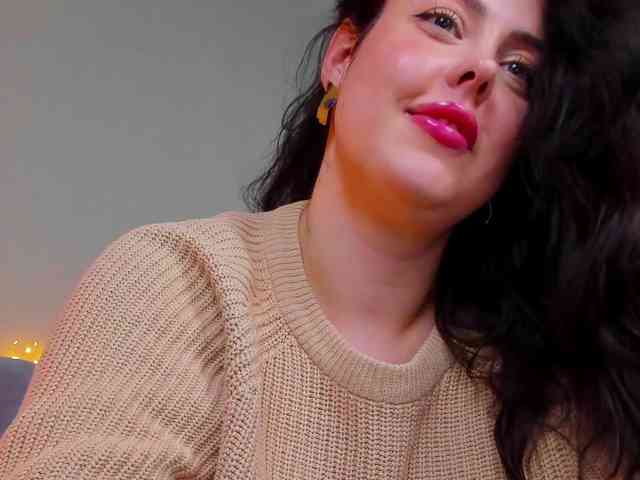 HottyAlba webcam