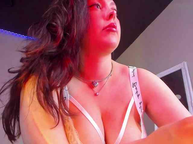 HottyAlba webcam