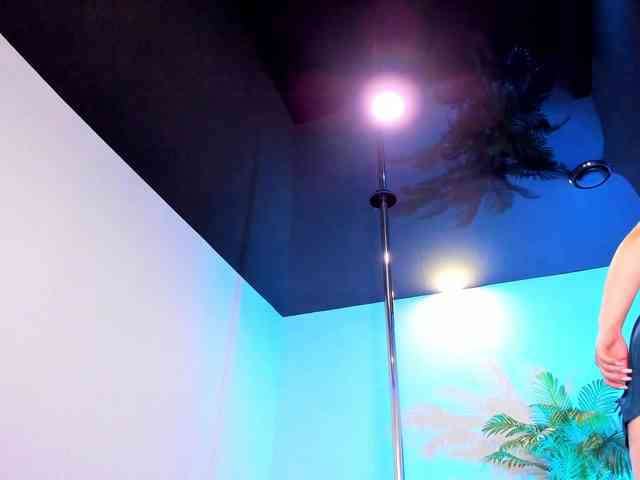 HottyAlba webcam