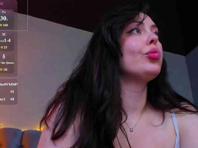 HottyAlba webcam