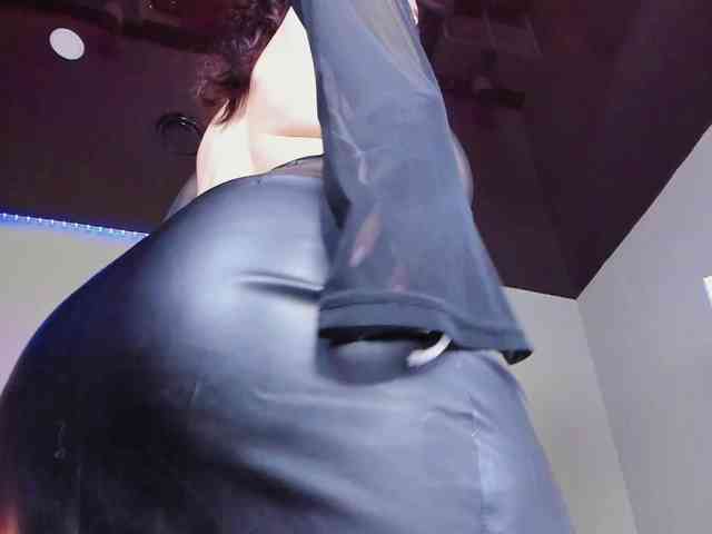HottyAlba webcam