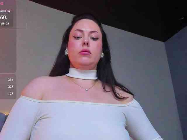 HottyAlba webcam