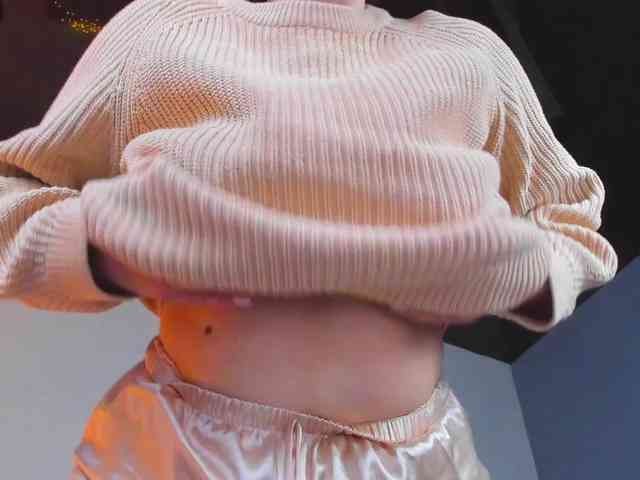 HottyAlba webcam