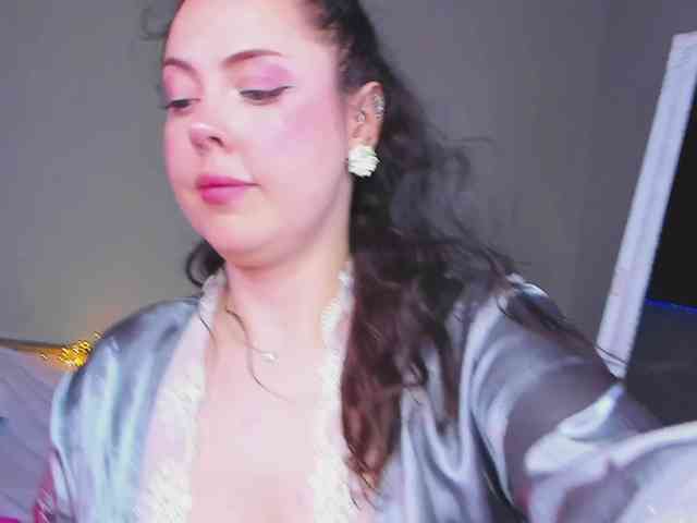 HottyAlba webcam